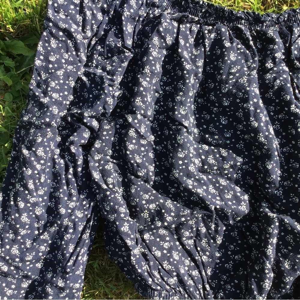 John Galt Brandy Melville Maura Navy Floral Off Shoulder Long Sleeve Crop Top OS - Picture 3 of 6